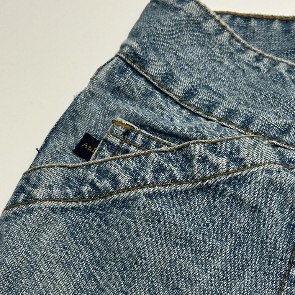 Abercrombie & Fitch Light Blue Relaxed Capri Cargo Jeans women’s size‎ 0R (E29)